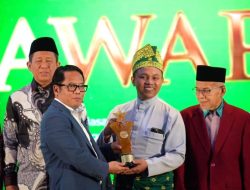 Raih Indeks Wakaf Tertinggi, Pemprov Riau Terima Penghargaan BWI Awards 2025