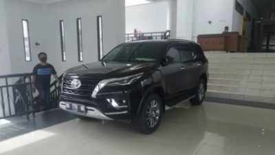 Pemkab Siak Gagal Bayar, Mobil Dinas Bupati Terancam Ditarik Pihak Ketiga