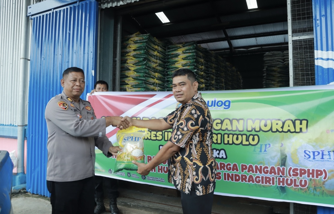 Polres Inhu Bersama Bulog Gelar Pasar Murah Beras Serentak Bersama Jajaran