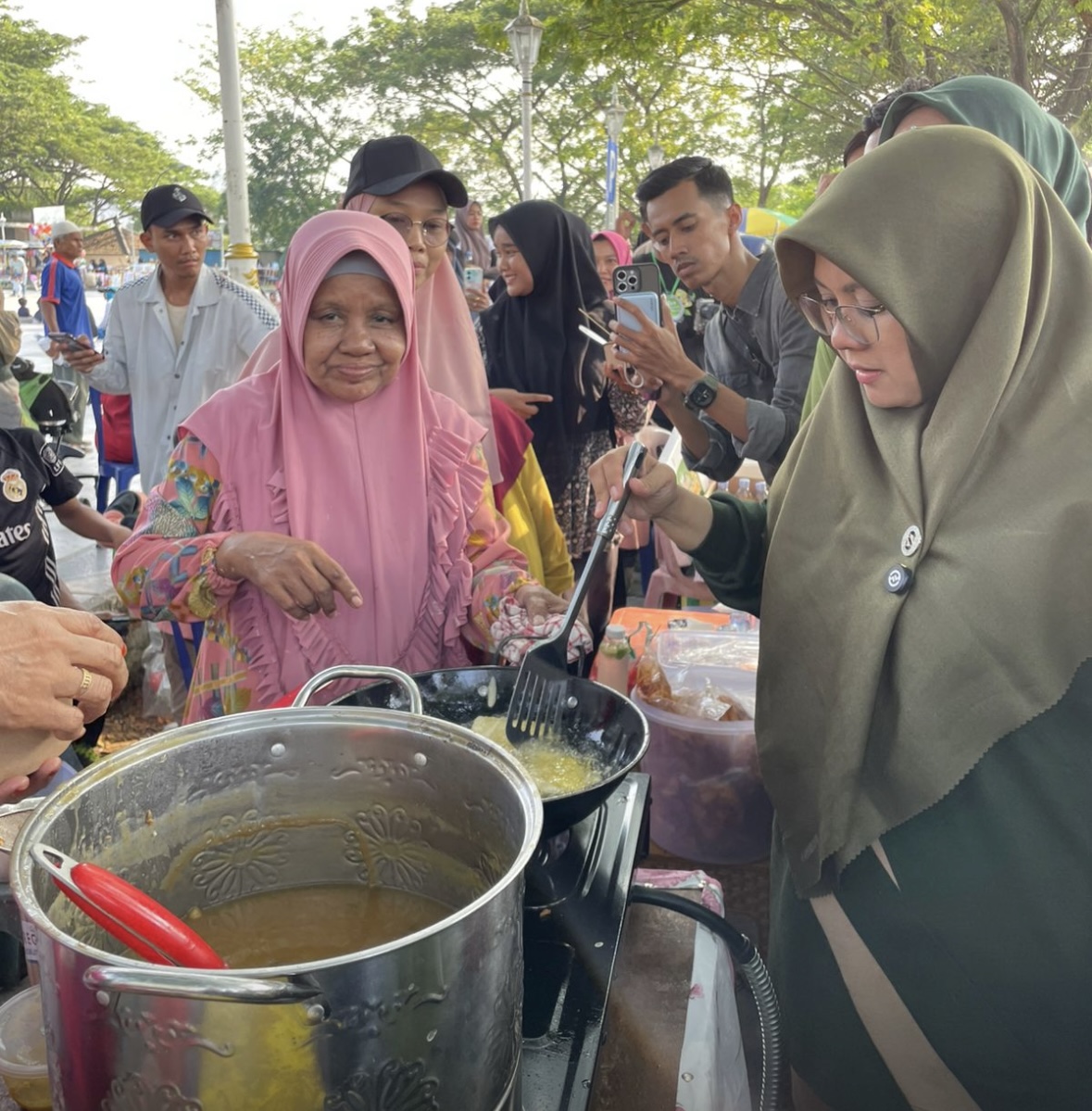 Car Friday Perdana di Tualang, Ribuan Warga Tumpah Ruah Bersama Bupati Afni Car Friday Perdana di Tualang