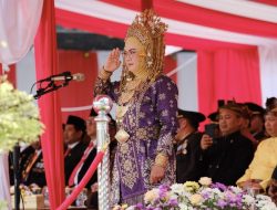 Bupati Afni Tunjukkan Pesona Keberagaman lewat Pakaian Adat di HUT RI ke-80 Siak