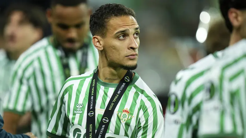 Antony Hanya Ingin Pulang ke Real Betis, MU Hadapi Dilema Transfer