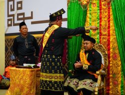 Gubri Abdul Wahid Dianugerahi Gelar Datuk Panglimo Sati Indragiri