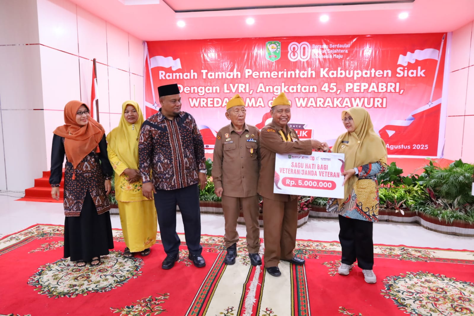 Veteran Jadi Tamu Kehormatan di Acara Peringatan HUT ke-80 RI Pemkab Siak Veteran Jadi Tamu Kehormatan di Acara Peringatan HUT ke-80 RI Pemkab Siak