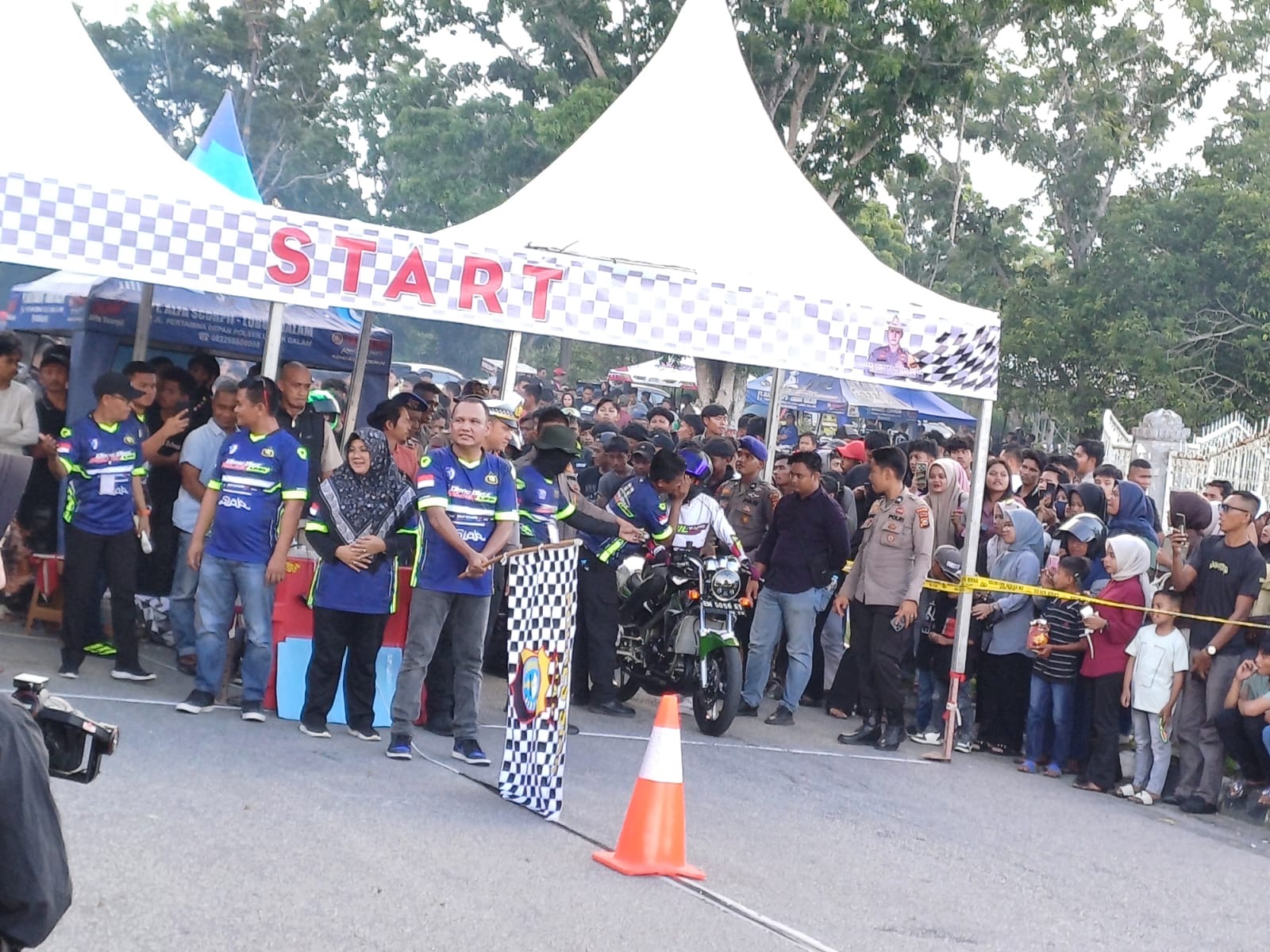 HUT Lalu Lintas ke-70, Ajang Drag Bike di Siak Cara Polisi Cegah Balap Liar HUT Lalu Lintas ke-70, Ajang Drag Bike di Siak Cara Polisi Cegah Balap Liar