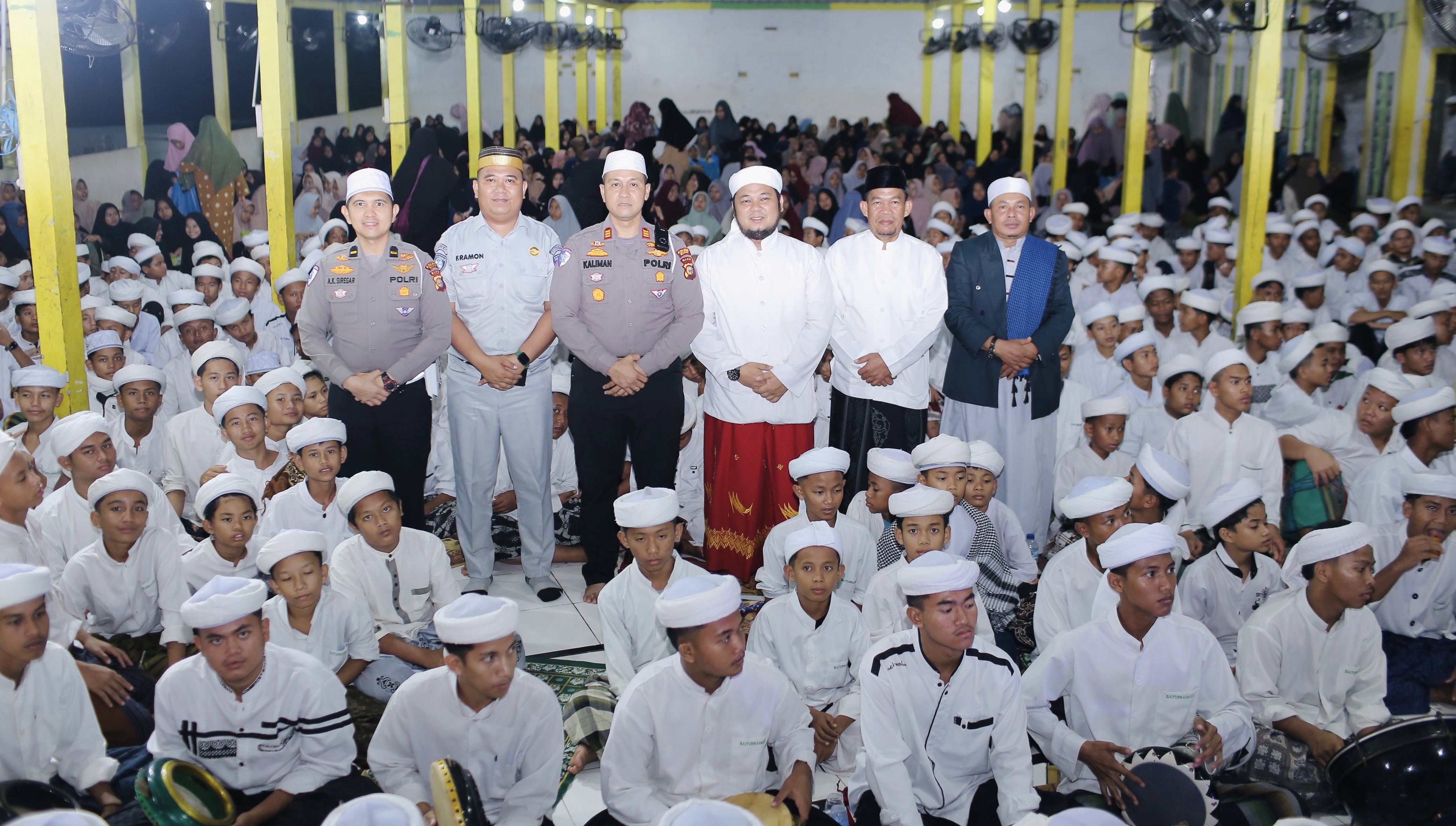 Polantas Meyapa Santri: Peringati Maulid Nabi Hingga Tebar Edukasi Lalu Lintas