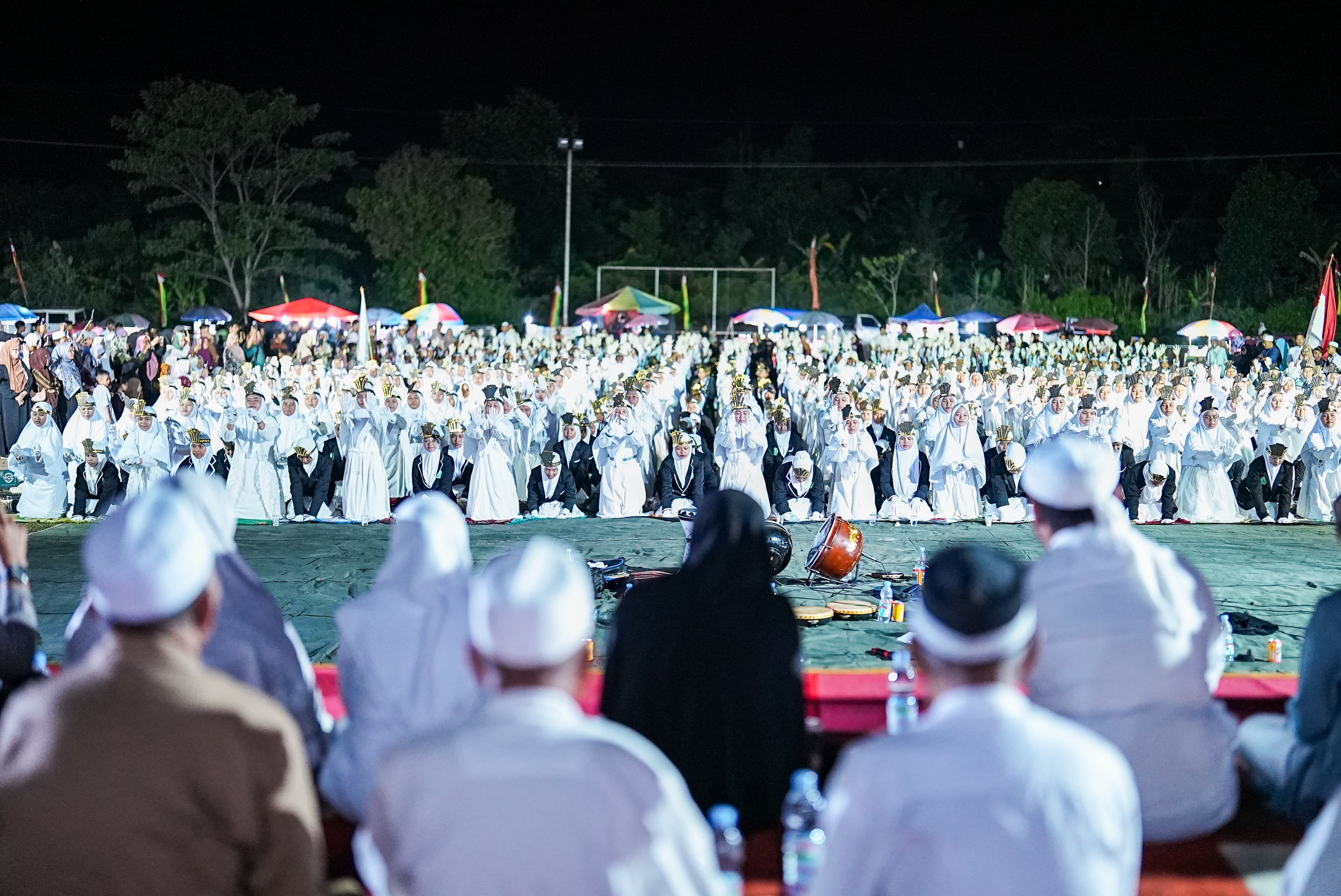 Sholawat Bergema, Ribuan Santri Rayakan 3 Dekade Kecamatan Minas