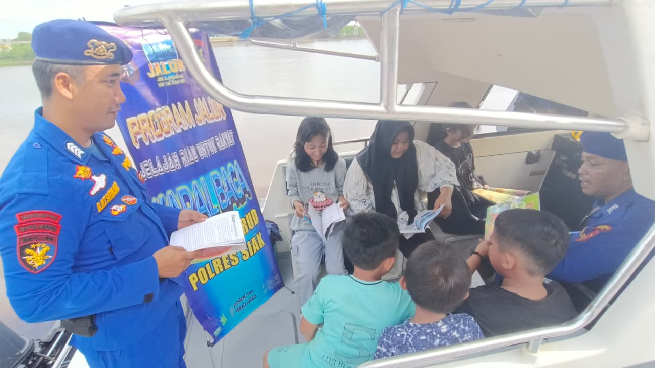 Polairud Siak Hadirkan Kapal Pustaka, Sungai Jadi Jendela Ilmu Anak Pesisir Polairud Siak Hadirkan Kapal Pustaka, Sungai Jadi Jendela Ilmu Anak Pesisir