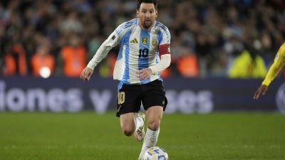 Jejak Para Pemain yang Pernah Disebut Messi Baru, Namun Kariernya Berjalan Berbeda Jejak Para Pemain yang Pernah Disebut Messi Baru, Namun Kariernya Berjalan Berbeda