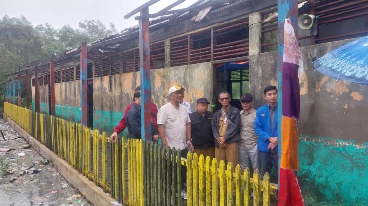 Gedung Sekolah Rusak Parah, Murid SDN 004 Sungai Laut Harus Tunggu 2026 untuk Renovasi