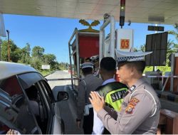 Polantas Siak Menyapa, Sambut Pengendara di Tol Minas Untuk Tertib Berlalu Lintas