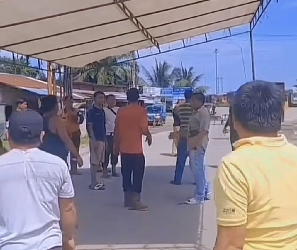 Jalan Rusak Tak Kunjung Diperbaiki, Warga Minas Tantang Gubernur Riau dengan Aksi Tidur di Jalan