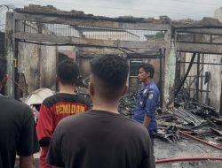 Kebakaran Hebat Lahap 7 Kios di Jalan Pepaya Pekanbaru, Damkar Turjukan 6 Unit Armada Padamkan Api