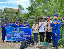 Satpol Air Polres Siak dan Mahasiswa UMRI Bersatu Jaga Kebersihan Sungai Lewat Program JALUR