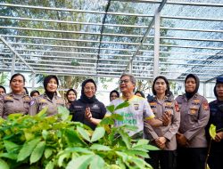 Perayaan HUT Polwan Ke-77 di Polda Riau Bersama Rocky Gerung