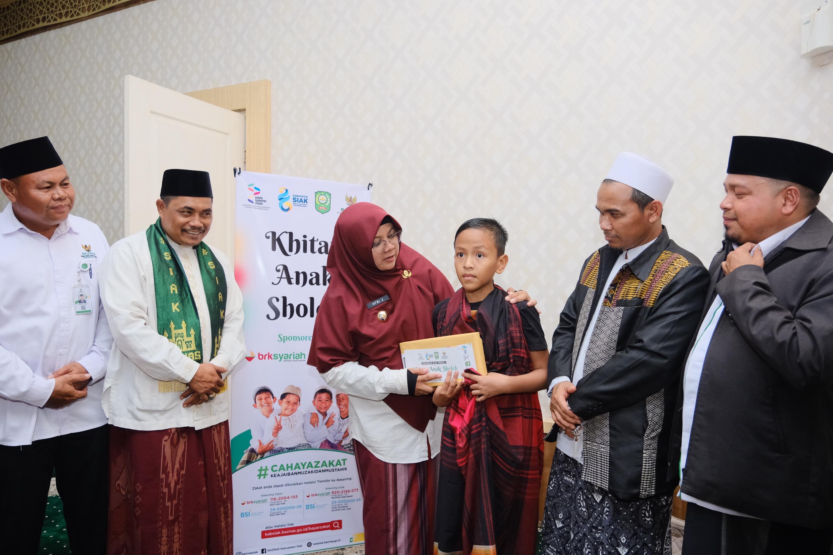 Berbagi Berkah di Hari Santri, Baznas Siak Khitan 62 Anak Kurang Mampu