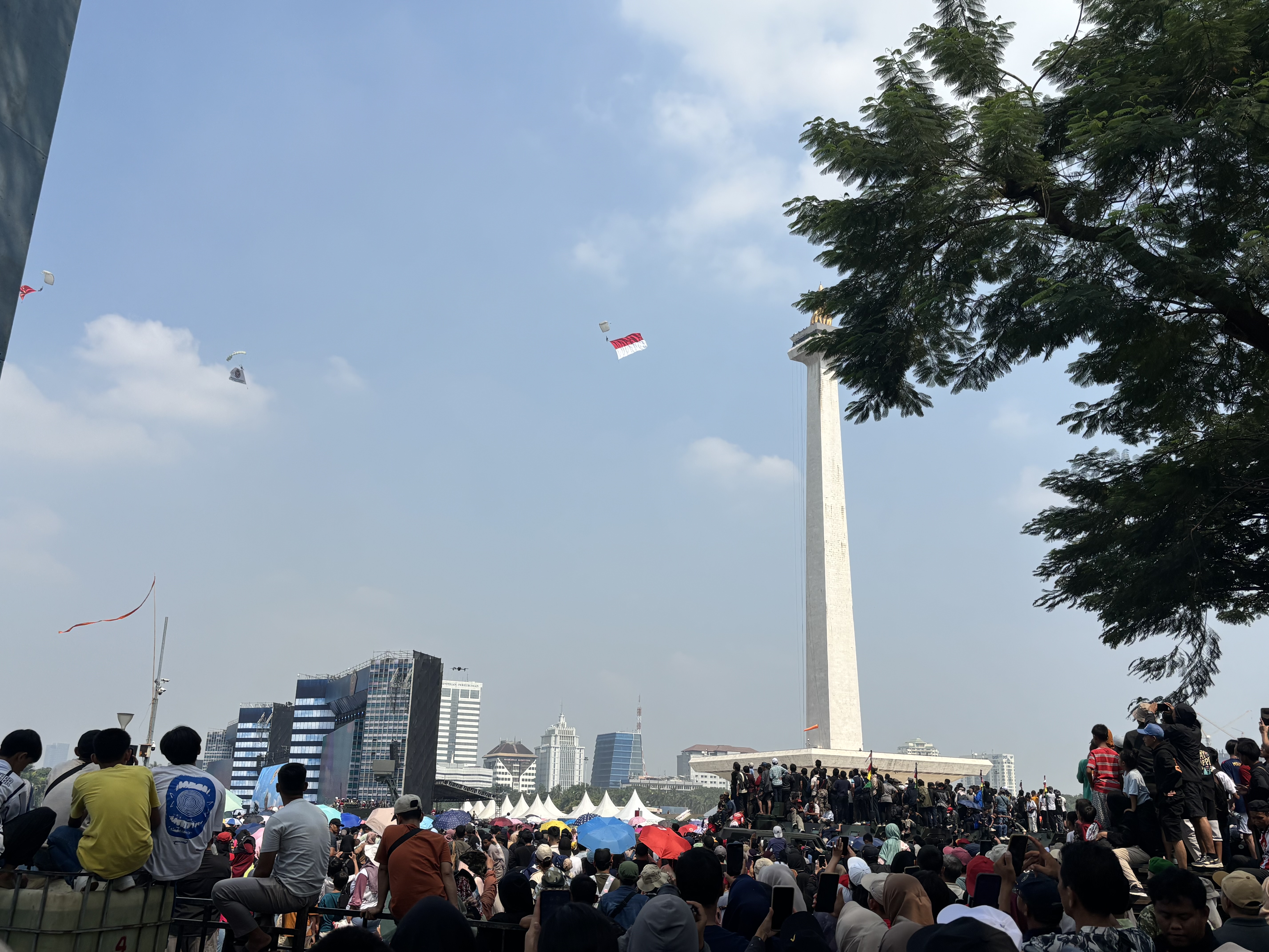 HUT ke-80 TNI Guncang Ibu Kota: Parade Tiga Matra Gemparkan Monas