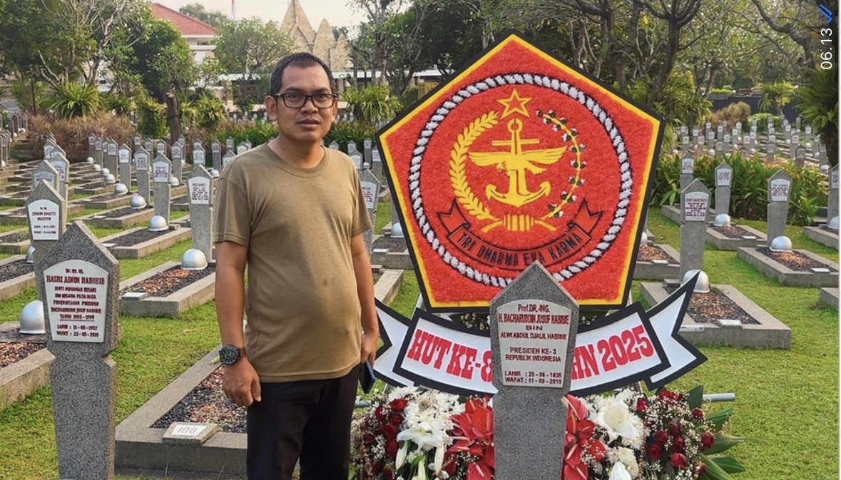 Ziarah H. Atos ke Makam BJ Habibie: Ungkapan Cinta Tanah Air di HUT TNI ke 80