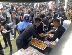 Brimob Riau Dirikan Dapur Lapangan, Kapolda Ajak Suporter PSPS Pekanbaru Jaga Sportivitas dan Kebersamaan
