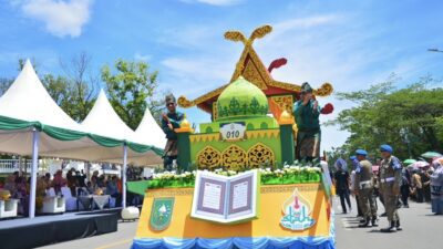 Kafilah Riau Tampil Memukau di Pawai Ta’aruf STQH Nasional XXVIII, “Al-Qur’an Melayu dan Pacu Jalur” Jadi Andalan