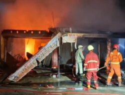 Konsleting Picu Kebakaran di Pekanbaru, Empat Bangunan Ludes Dilalap Api