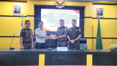 Eks Bupati Kuansing H. Sukarmis Lunasi Denda Korupsi Rp200 Juta