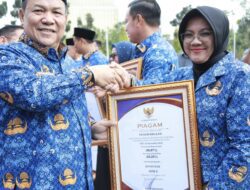 Komitmen Wujudkan Layanan Kesehatan Merata, Siak Raih Penghargaan UHC di Hari Kesehatan Nasional 2025