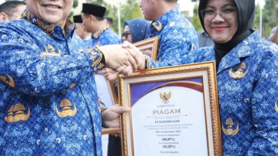 Komitmen Wujudkan Layanan Kesehatan Merata, Siak Raih Penghargaan UHC di Hari Kesehatan Nasional 2025