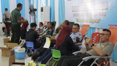 Hari Jadi ke-80, Brimob Polda Riau Gelar Donor Darah dan Sunat Massal