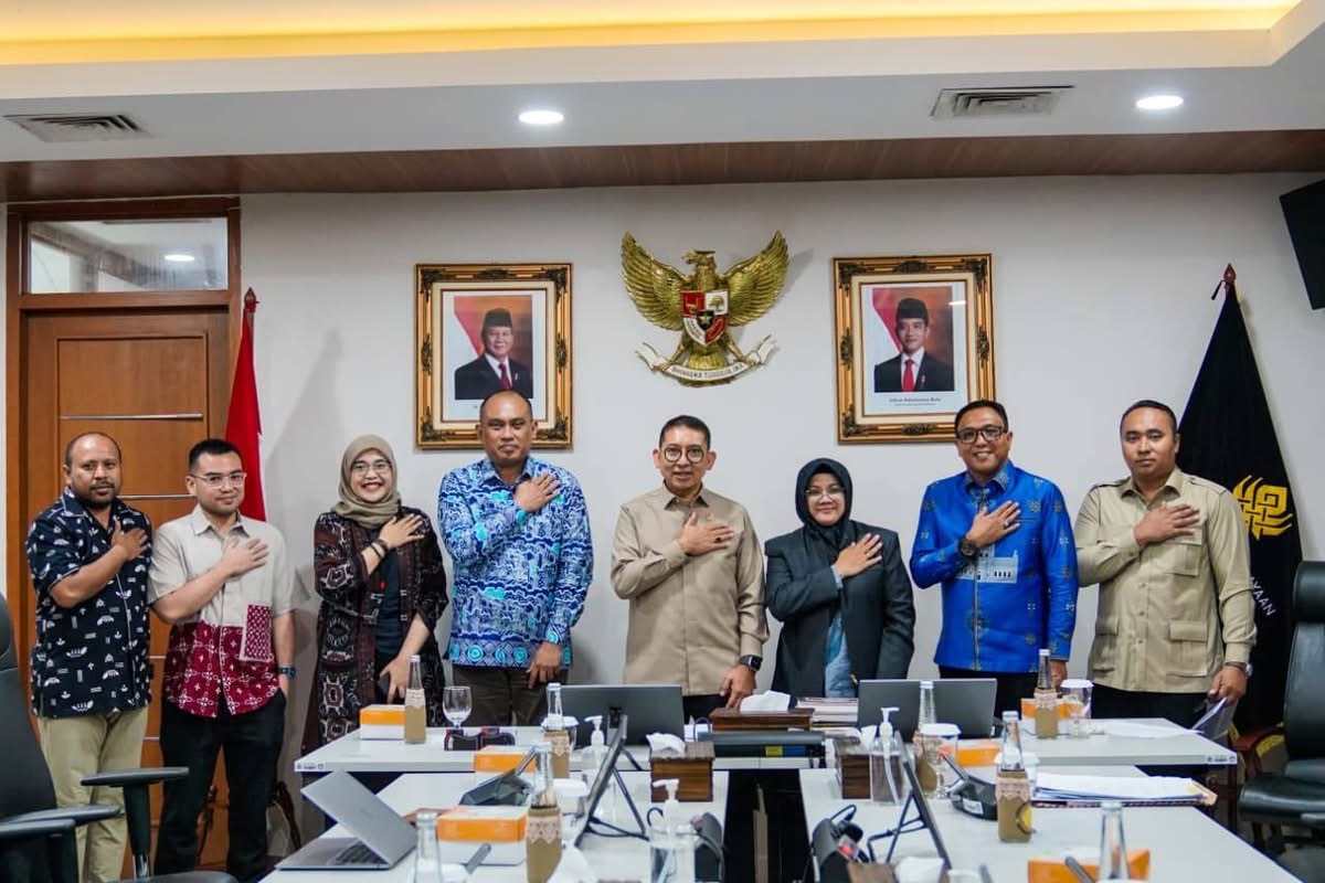 Menteri Fadli Zon Akan Jejakkan Kaki di Kota Istana, Dukung Kebangkitan Budaya Siak Menteri Fadli Zon Akan Jejakkan Kaki di Kota Istana, Dukung Kebangkitan Budaya Siak