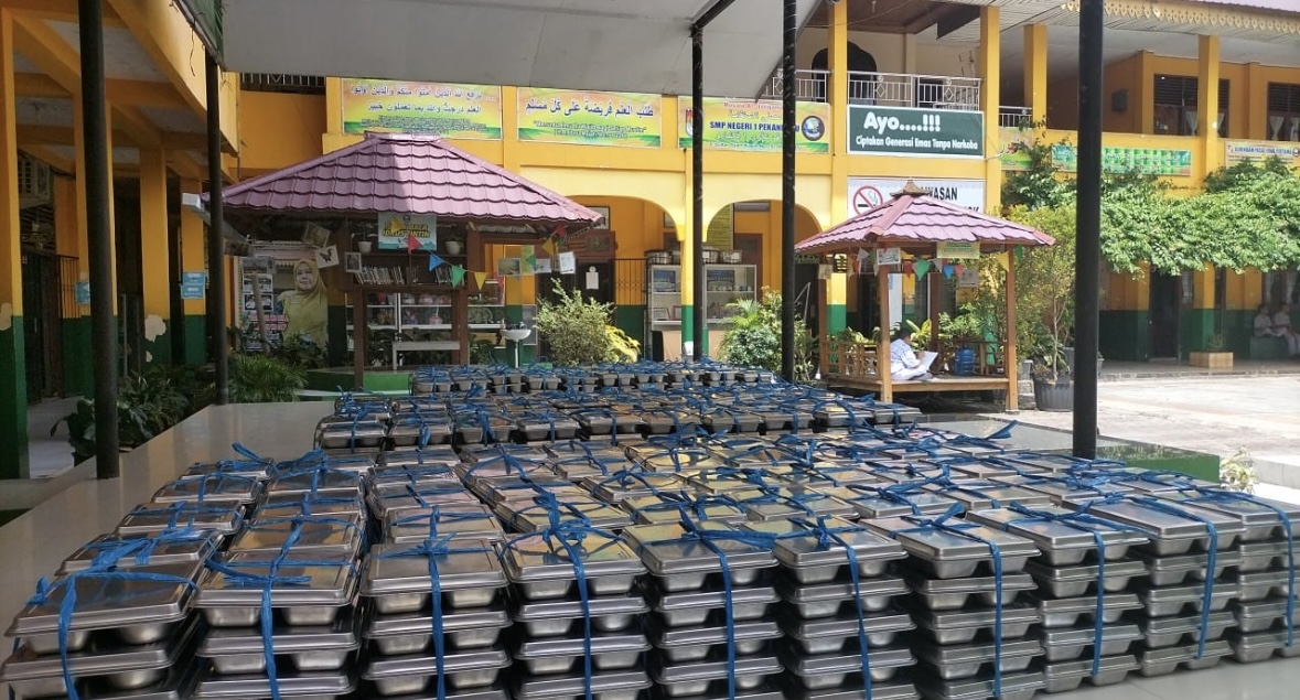 Siswa SMPN 1 Pekanbaru Nikmati Menu Bergizi Gratis Program Presiden Prabowo Siswa SMPN 1 Pekanbaru Nikmati Menu Bergizi Gratis Program Presiden Prabowo