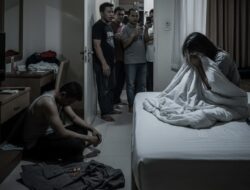 Diduga Berbuat Asusila dengan Istri Mantan Polisi Terpidana Korupsi, Personel Polres Kuansing Digerebek Warga