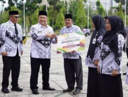 Peringatan HGN 2025: Tiga Guru Teladan di Riau Dapat Hadiah Umrah