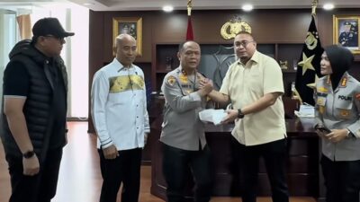 Andre Rosiade Serahkan Rp100 Juta ke Polda Sumbar untuk Dapur Umum Korban Banjir dan Longsor