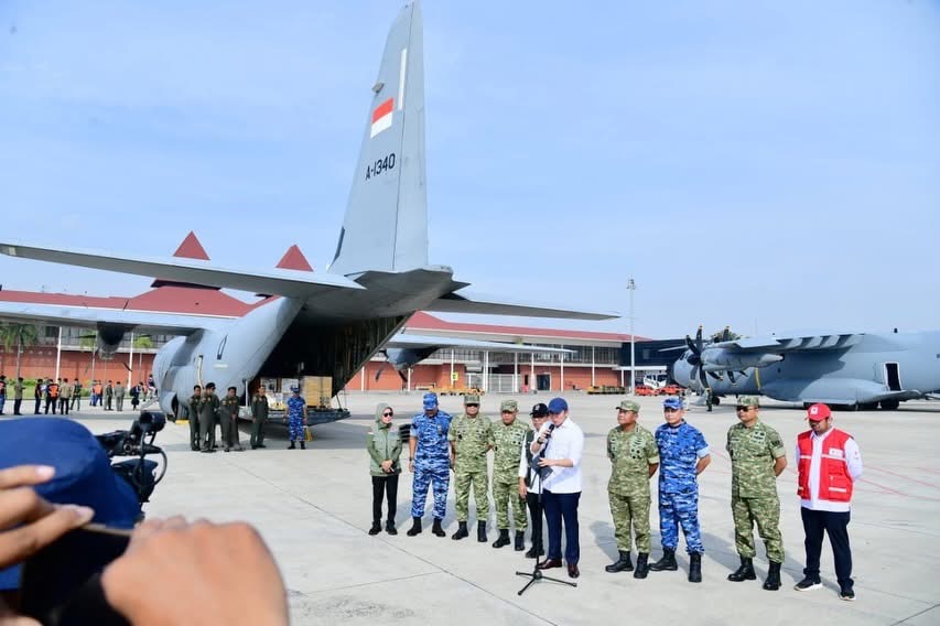 Empat Pesawat Bantuan Diterbangkan ke Aceh, Sumut, dan Sumbar Empat Pesawat Bantuan Diterbangkan ke Aceh, Sumut, dan Sumbar