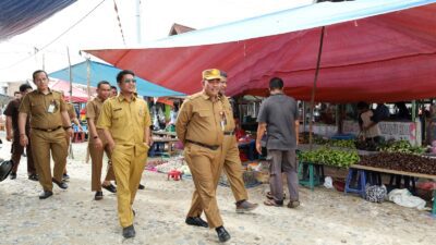 Usai Diterjang Puting Beliung, Sekda Siak Tinjau Pasar Sialang Sakti Dayun