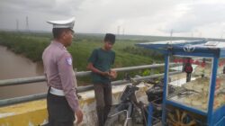 Polsek Tualang Tertibkan Pedagang dan Pengendara di Jembatan Maredan