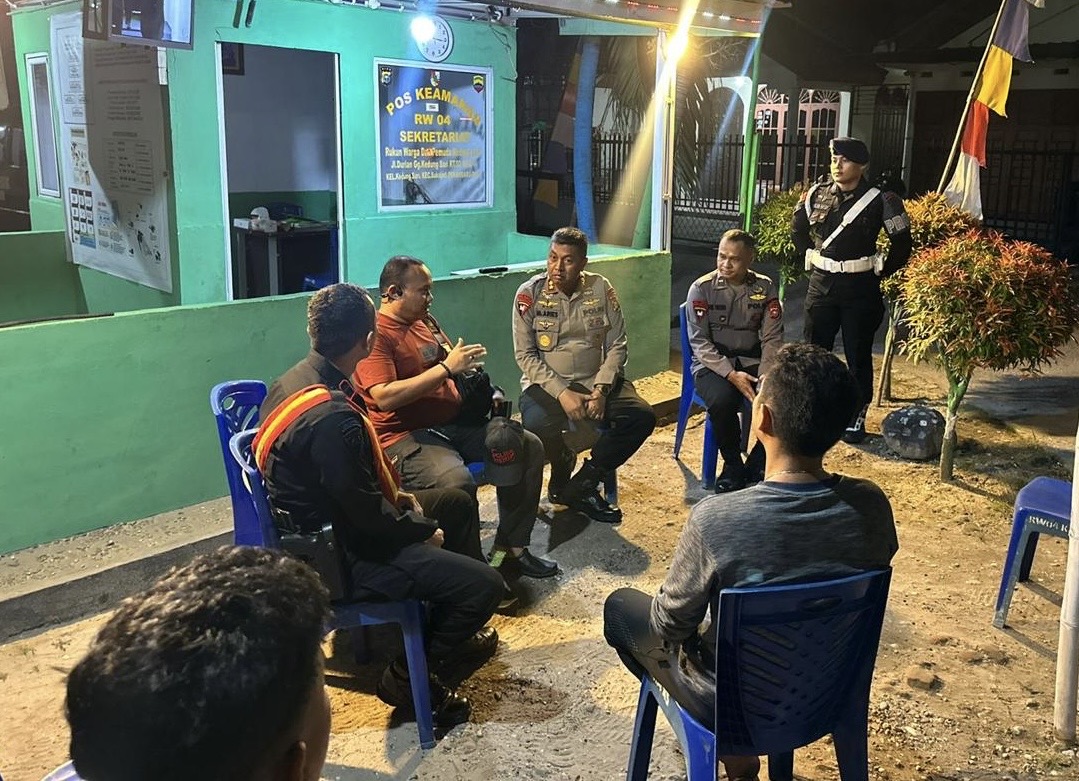 Perintah Kapolda, Brimob Riau Laksanakan Pengecekan Satkamling Malam Hari Perintah Kapolda, Brimob Riau Laksanakan Pengecekan Satkamling Malam Hari