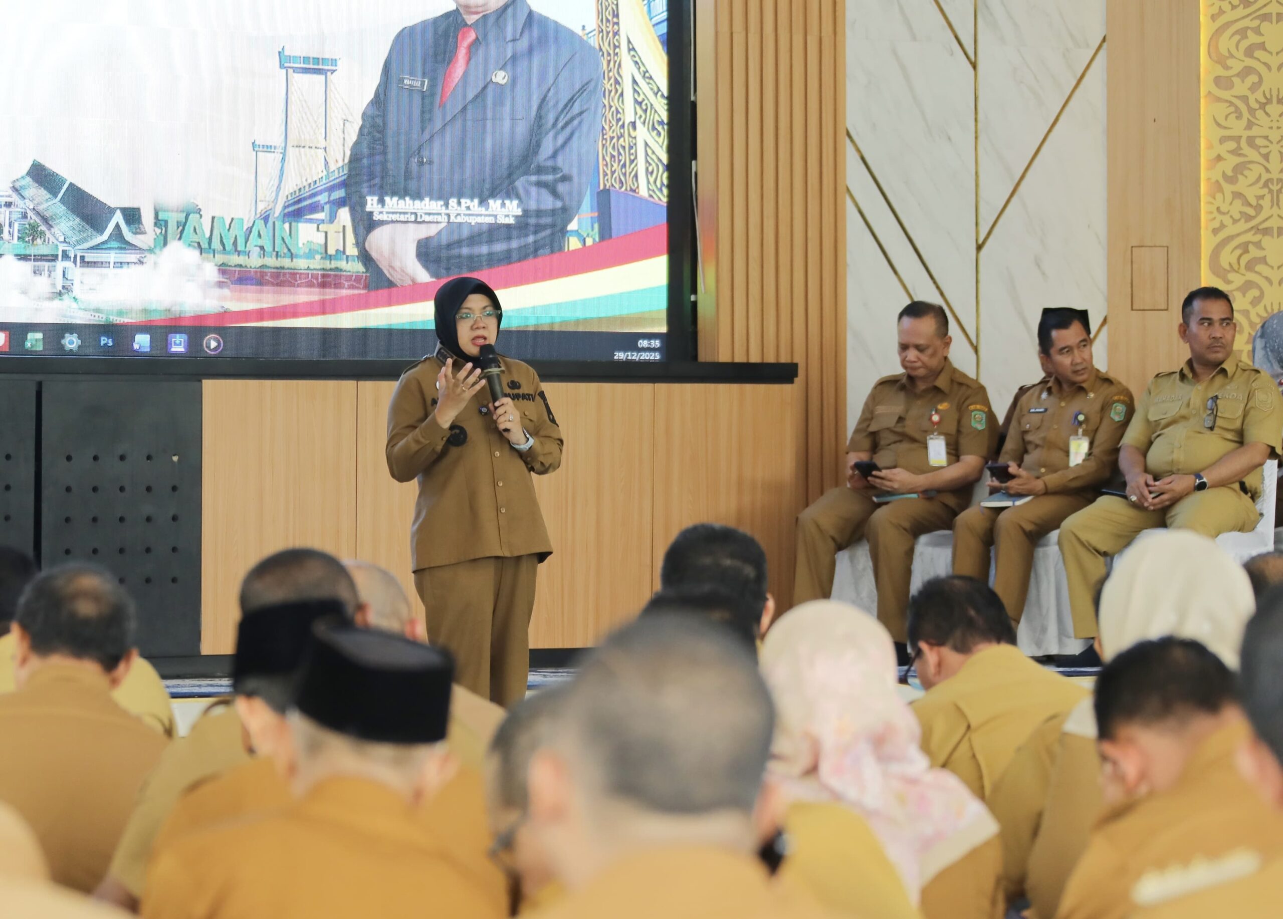 Konferensi Pers 2025 Pemkab Siak: Saat Pendapatan Terjun Bebas, Efisiensi Menyelamatkan APBD