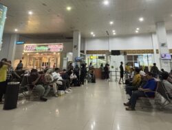 Super Air Jet IU 913 Terlambat 4 Jam, Ratusan Penumpang Terlantar Tanpa Kepastian