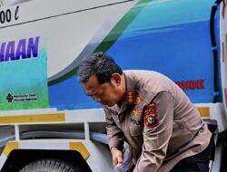 Bantuan Kemanusiaan Polda Riau Mengalir ke Sumbar, Truk Tangki Air Bersih Dikerahkan Hingga 12 Desember