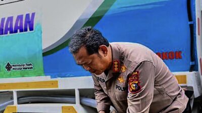 Bantuan Kemanusiaan Polda Riau Mengalir ke Sumbar, Truk Tangki Air Bersih Dikerahkan Hingga 12 Desember