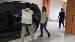 KPK Sisir Kantor Bupati Indragiri Hulu, Ruang Kerja Ade Agus Hartanto KPK Sisir Kantor Bupati Indragiri Hulu, Ruang Kerja Ade Agus Hartanto