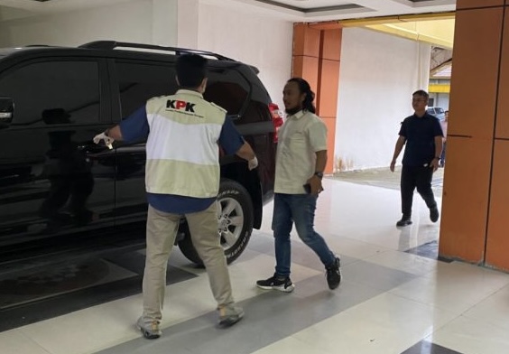 KPK Sisir Kantor Bupati Indragiri Hulu, Ruang Kerja Ade Agus Hartanto