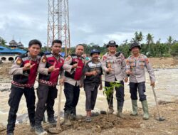 Pulihkan Alam, Dansat Brimob Polda Riau Tanam Pohon di Kabupaten Agam