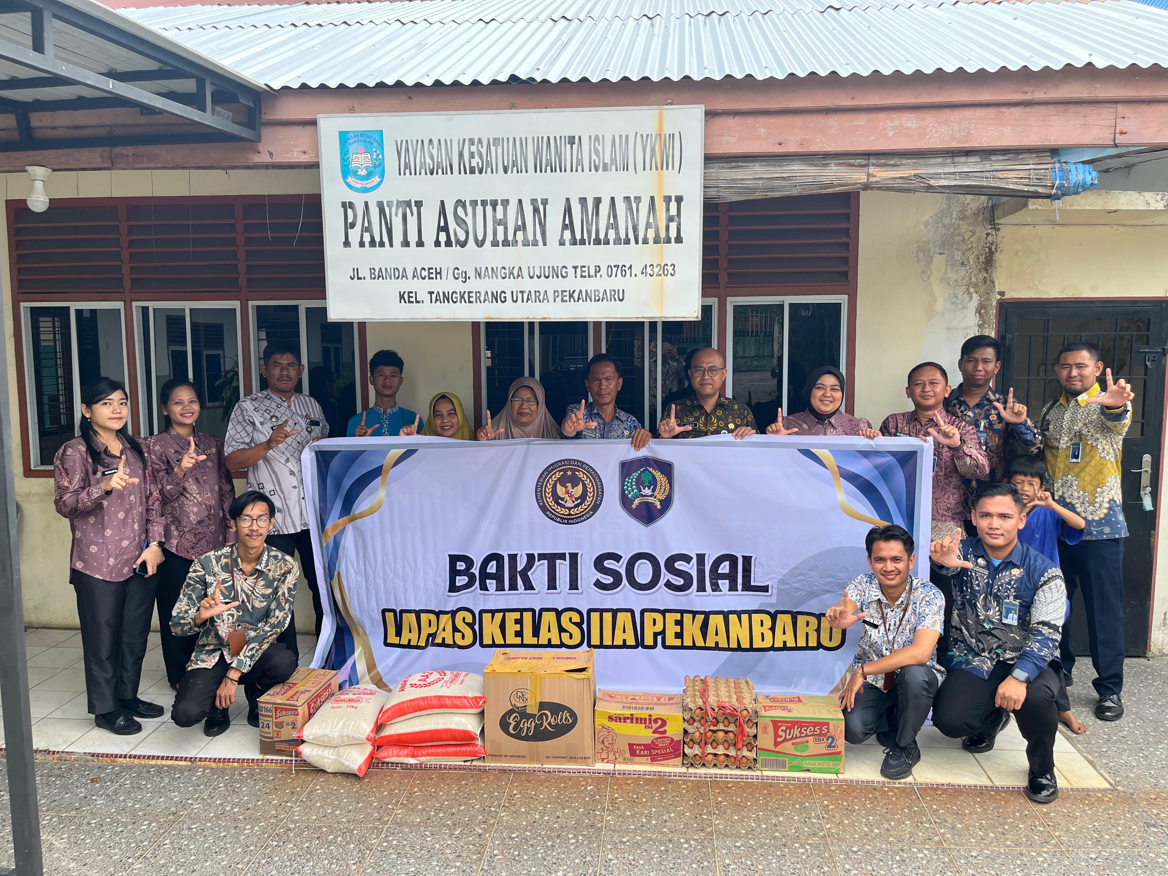 Lapas Kelas IIA Pekanbaru Gelar Bakti Sosial di Dua Panti Asuhan