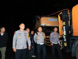 Polda Riau Kembali Kirim 3 Alat Berat Ke Kabupaten Agam-Sumbar