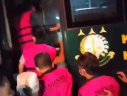 Kejari Pelalawan Tahan 15 Tersangka Mafia Pupuk Bersubsidi, Negara Rugi Rp34 Miliar, Lima ASN Terlibat