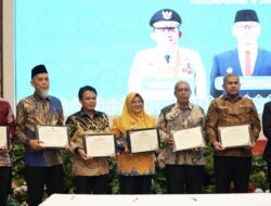 Bersama Kepala Daerah Se Riau dan Kepri Bupati Afni Teken Komitmen Manajemen Talenta ASN