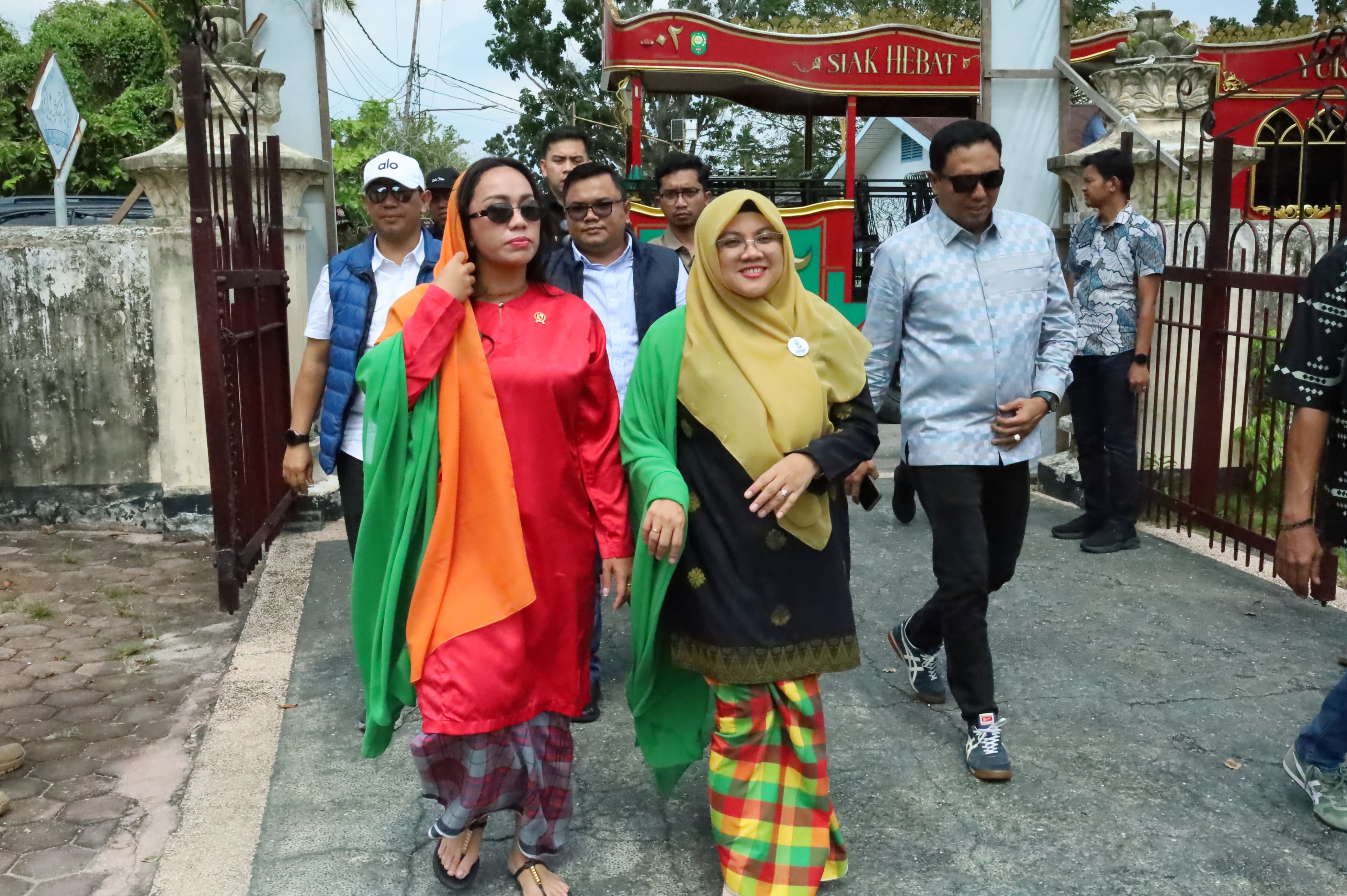 Utusan Presiden Bidang Pariwisata Tinjau Cagar Budaya Siak Bersama Bupati Afni